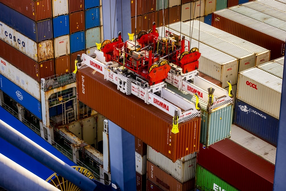 A step towards sustainable terminals – Bromma launches new all-electric ship-to-shore spreader